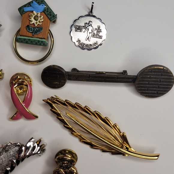 Vintage brooch pin collection 11 lot nature apples necklace pendant stamped - Picture 4 of 9